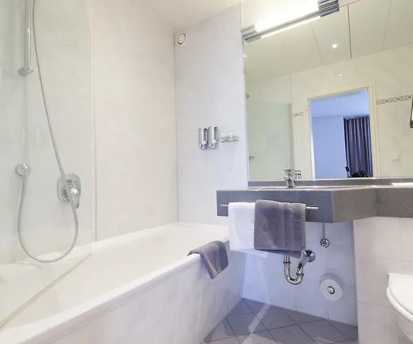 City-hotel Garni מלון 3*