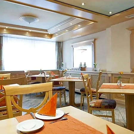 City-hotel Garni Отель 3*